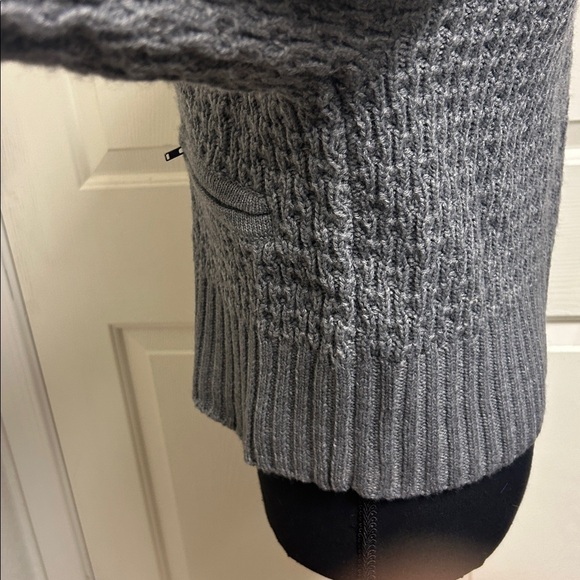 H&M Zip-Up Wool Blend Multi Zipper Sweater 
Size Medium, EUC - Picture 9 of 9